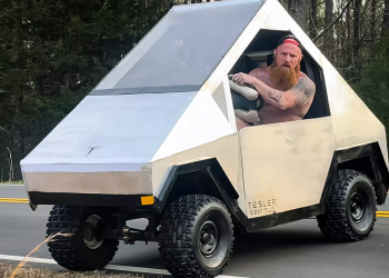 Забавная копия Tesla Cybertruck