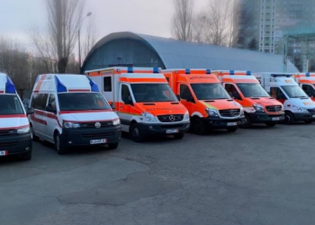 Прибыли первые реанимобили