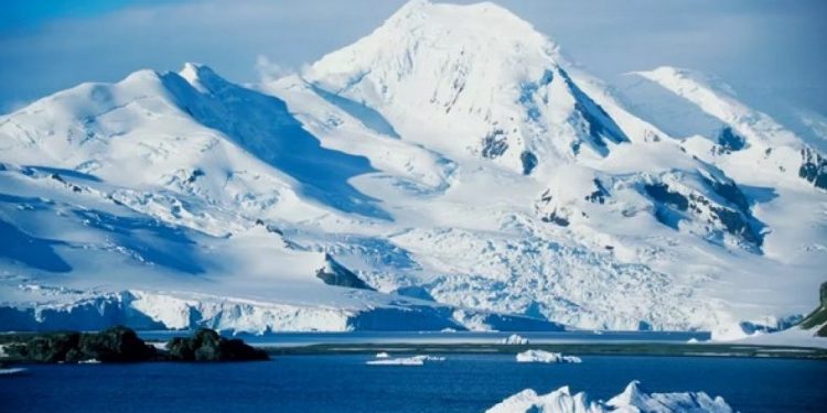 Магма пролилась в кору Земли!