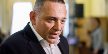 Максим Бужанский рассказал почему нужно отказаться от нефти и газа РФ