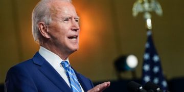 Байден начал поставки тяжёлого вооружения