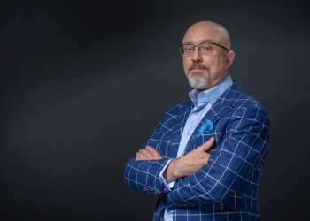 Резников почтил память погибших в 2010 году