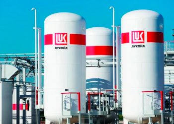 Лукойл останавливает работу