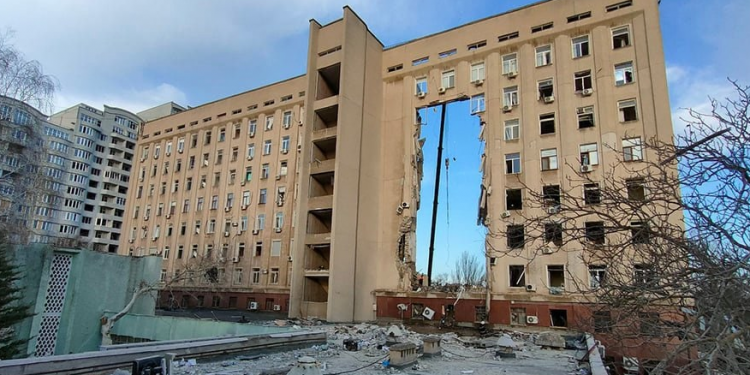 Продолжается разбор здания Николаевской ОГА