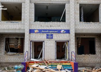 «Денацифицированные»  школа и мемориал погибшим во Второй мировой