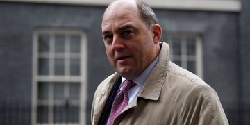 Великобритания направит летальные вооружения