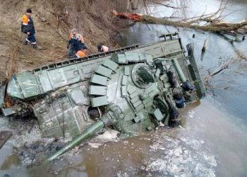 В Сумской области спасатели выловили российский танк