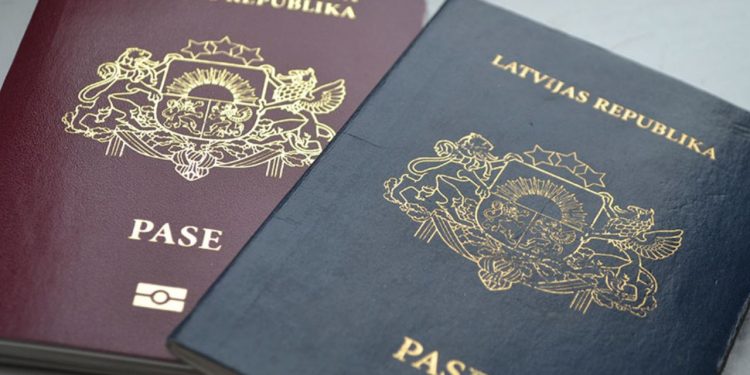 Латвия запретила выдачу ВНЖ гражданам РФ и Беларуси