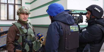 В Ирпене полицейские разминируют город после армии РФ