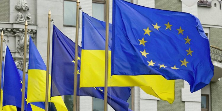 ЕС признает Украину кандидатом в члены Евросоюза