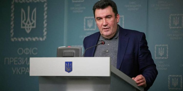 Данилов призвал готовится к хим атаке Россией