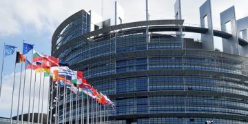 В Европарламенте выступили за ужесточение санкций против России
