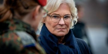 Министр обороны Германии предложила эмбарго на поставку российского газа