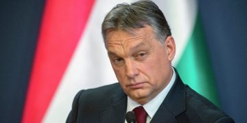 Премьер-министр Венгрии назвал президента Украины оппонентом