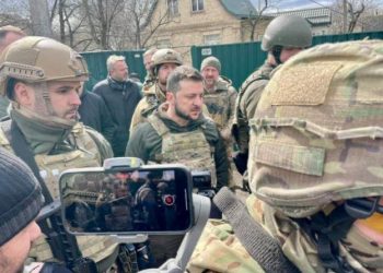 Главнокомандующий страны приехал в Бучу