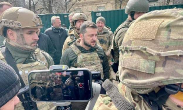 Главнокомандующий страны приехал в Бучу