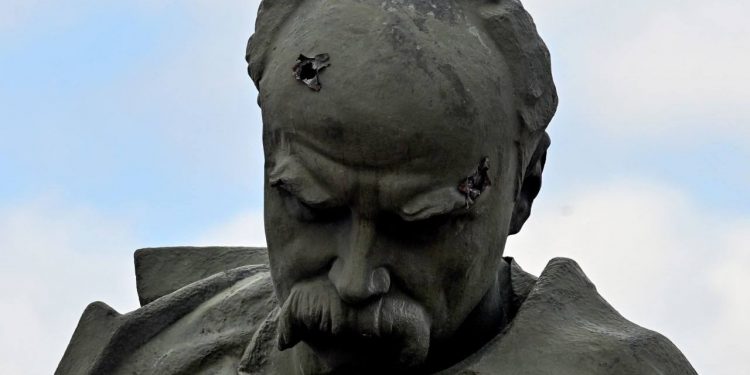 «Вторая армия мира» победила памятник