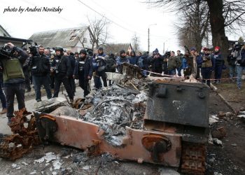 В буче продолжают собирать мины