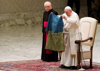 Пара Римский с флагом Украины