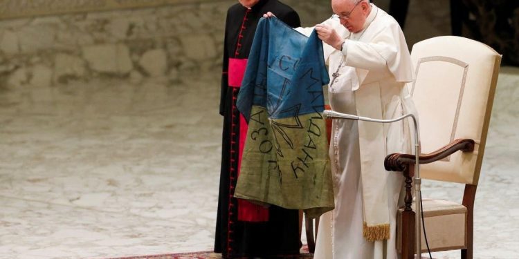 Пара Римский с флагом Украины