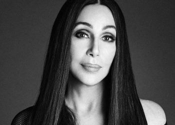 Певица Шер обвиняет Путина