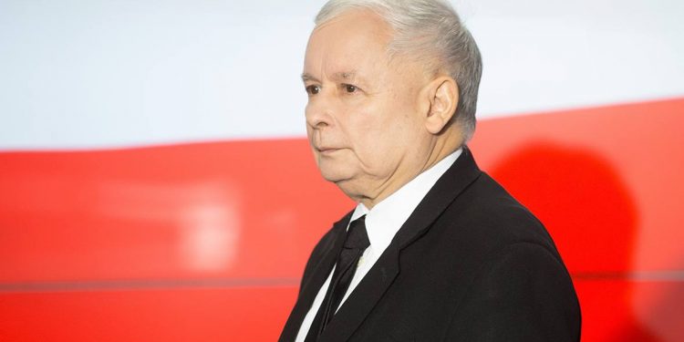 Польша замораживает отношения с Венгрией