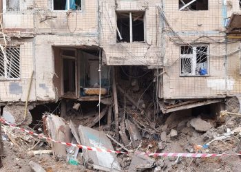 Ракетный удар по жилому дому