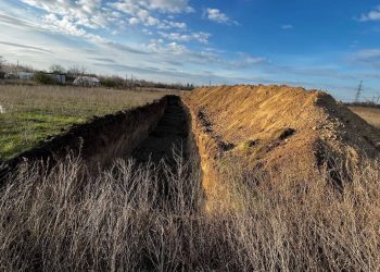 Армия РФ роет окопы и траншеи