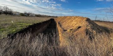 Армия РФ роет окопы и траншеи