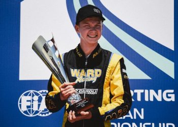 Российского гонщика выгнали из команды