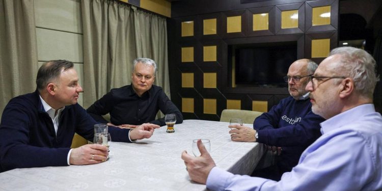 Официальный визит на поезде в Киев