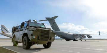 Прибыли первые бронеавтомобили