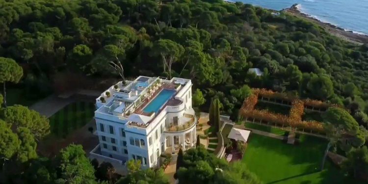 В Франции арестовывают имущество олигархов