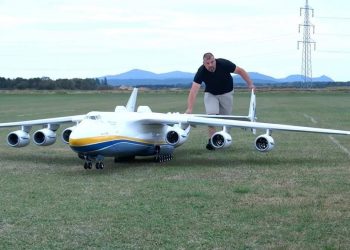 Точная копия самолёта «Мрія»