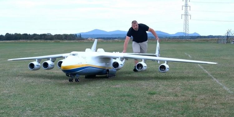 Точная копия самолёта «Мрія»