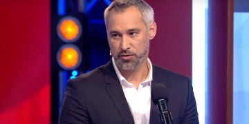 Рябошапке вручена повестка в армию