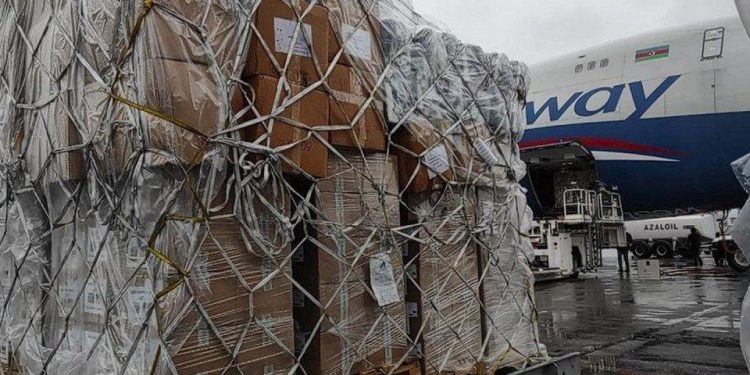 Азербайджан отправил гуманитарную помощь