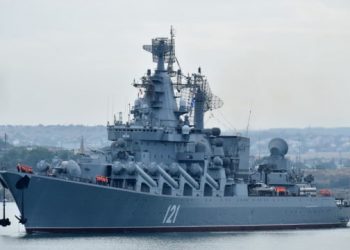 Крейсер “Москва” потопили две ракеты “Нептун”