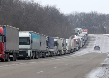 Грузовики застряли на границе в Польше