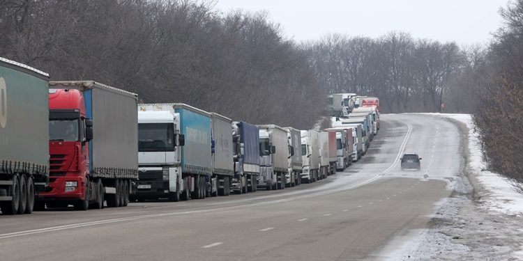 Грузовики застряли на границе в Польше