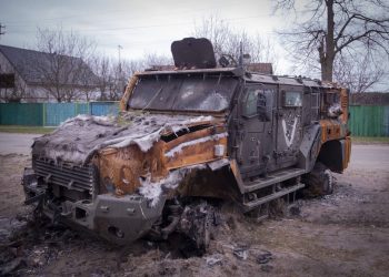 Российские десантники жгут свою технику!