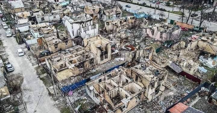 Разрушенные дома в Ирпене