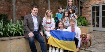 Роберт Дженрик взял в свой дом беженцев