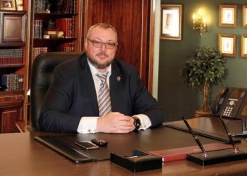 Застрелил жену и дочь, а после себя