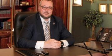 Застрелил жену и дочь, а после себя