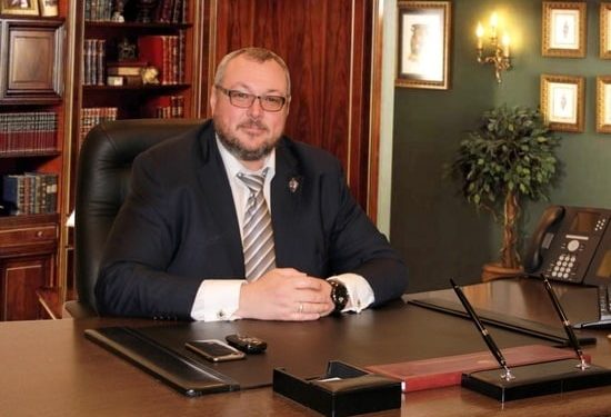 Застрелил жену и дочь, а после себя