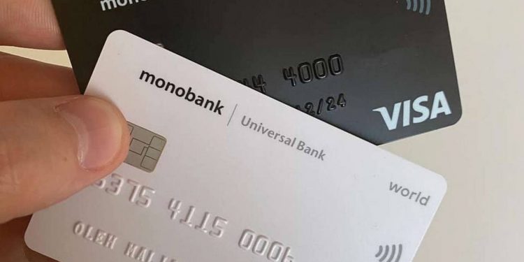 Монобанк закрывает счета 11 тысяч клиентов