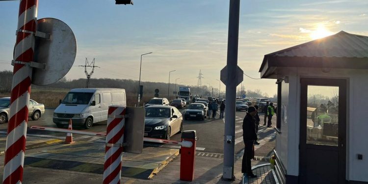 Очередь авто на границе с Польшей