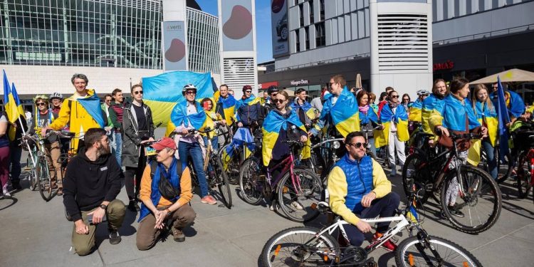 В Берлине велопробег с флагами Украины