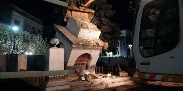 В Мукачево демонтировали обелиск славы